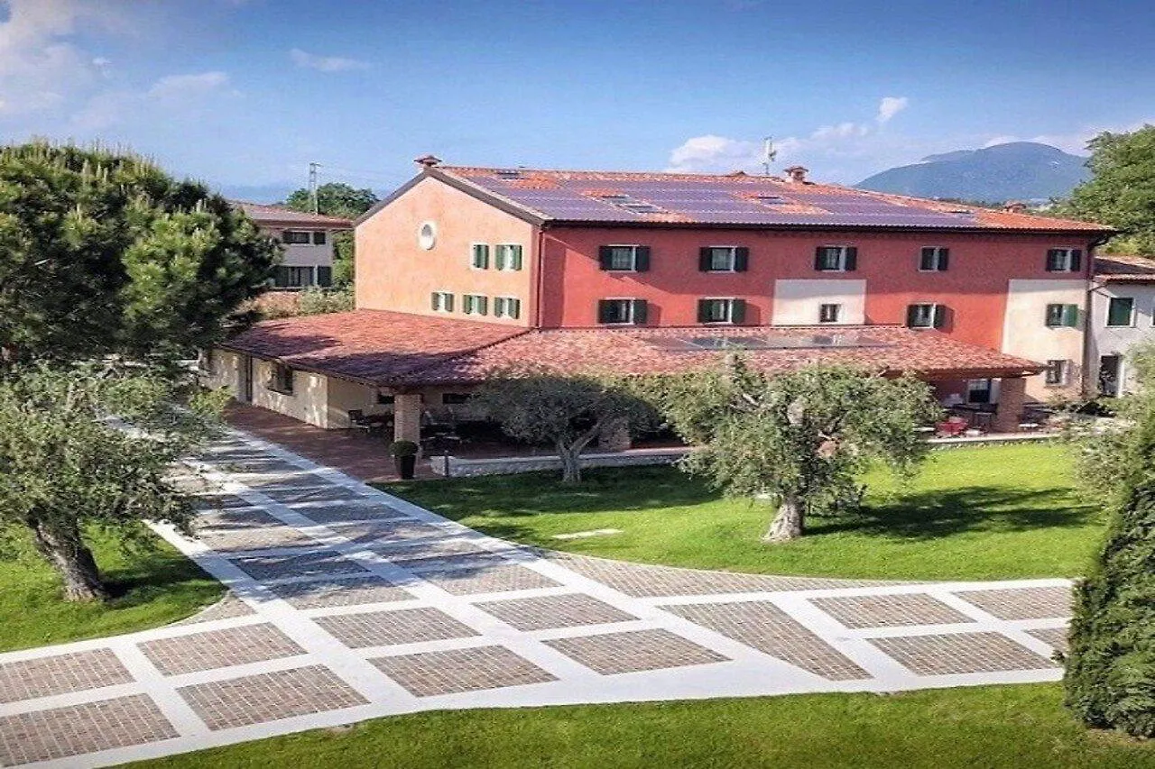 *** מלון קאבאיון ורונסה Borgo Romantico Green Relais איטליה